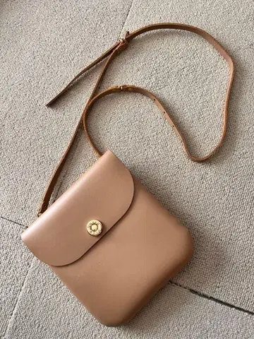 Vice Versa 베이지 천연 가죽 숄더백 바이스 벨사