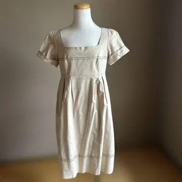 FOXEY 베이지 반팔 무릎 기장 원피스 40