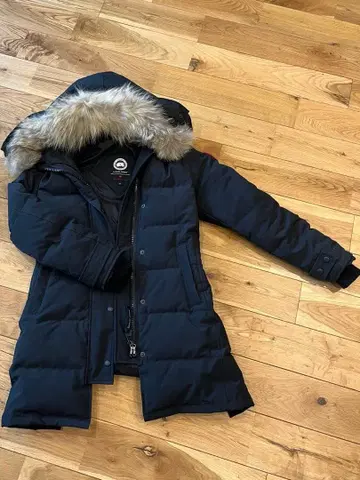 Canada Goose 블랙 다운 자켓 S