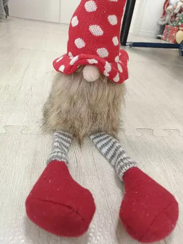 크리스마스 물방울 패턴의 난쟁이 봉제 인형