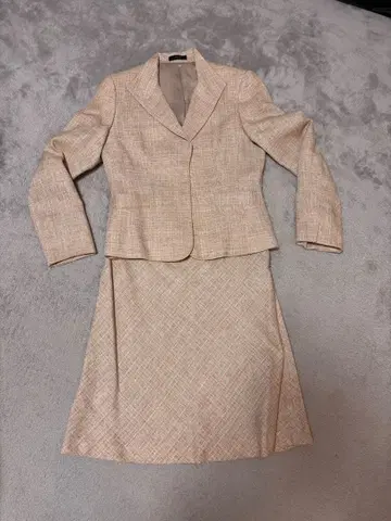 COMME CA ISM 베이지 체크 무늬 스커트 수트