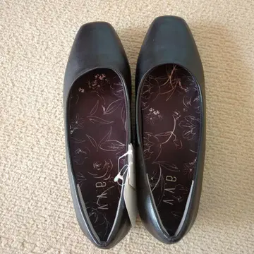 a.v.v 펌프스 블랙