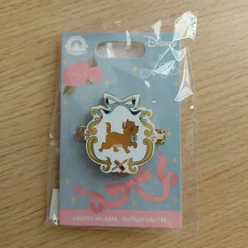 Disney 오샤레 캣 핀 배지