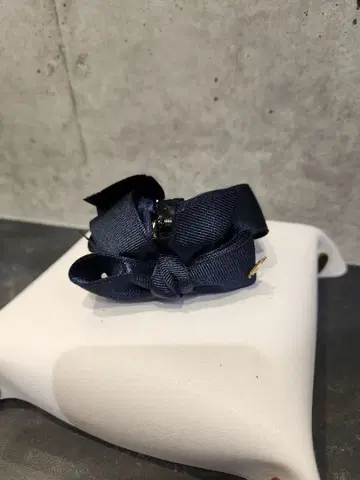 네이비 리본 헤어 클립