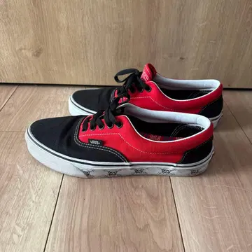 Vans 블랙/레드 로컷 스니커즈