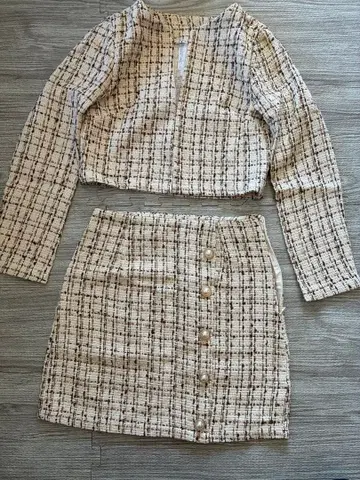 트위드 셋업 상의 + 스커트 베이지 계열 펄 버튼