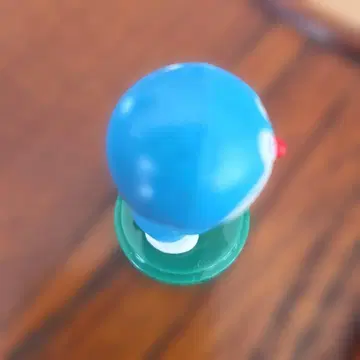 파랑과 그린의 캐릭터 피규어