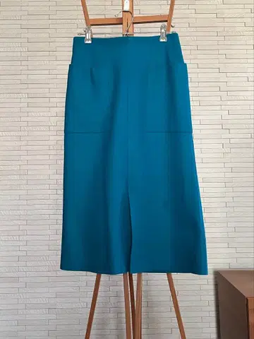 Plage 무릎 아래 기장 타이트 스커트 앞 포켓 부착