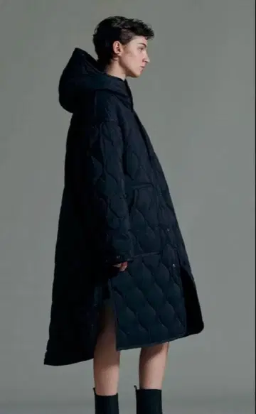 WILD THINGS 퀼팅 롱 코트 투모로우랜드 별주 모델