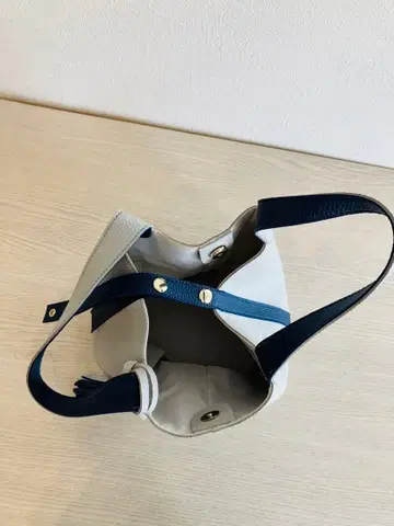 [ 새상품급 ] 태슬 달린 핸드백