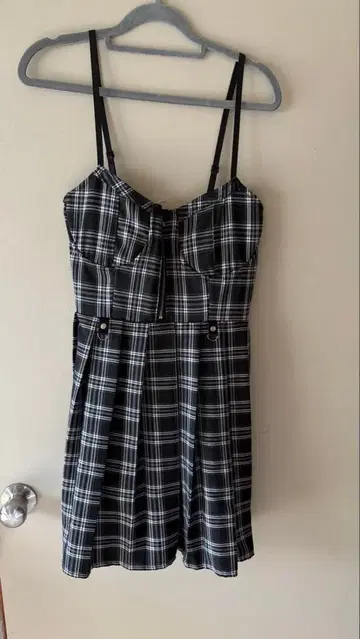 VOLCAN & APHRODITE 슬리브리스 미니 원피스