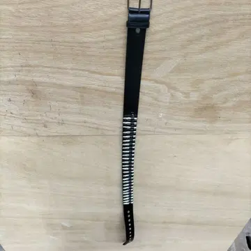 스터드 장식 블랙 벨트