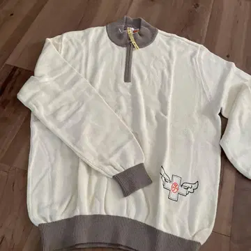 카스텔바작 아이보리 지퍼 하이넥 니트