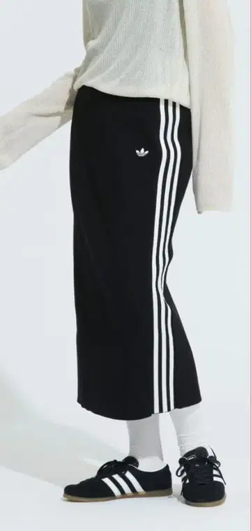 아디다스 니트 쓰리 스트라이프 스커트