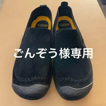 KEEN 블랙 스웨이드 슬립온