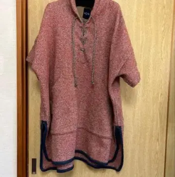 후드 부착 빨간색 계열 트위드풍 판초