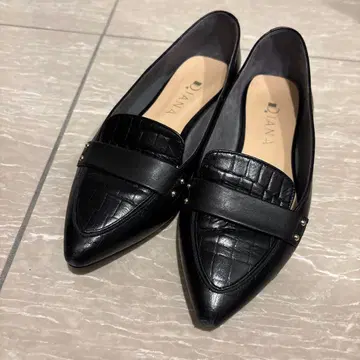 다이애나 악어 엠보싱 플랫슈즈 23.5cm
