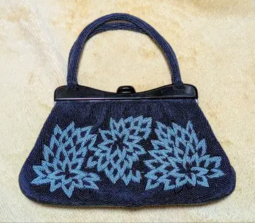전체 비즈 자수 핸드백 네이비 컬러 꽃무늬
