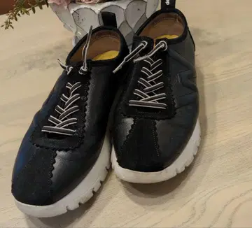 원더스 통굽 스니커즈 스페인산 24.5