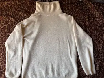 콩트와르 데코토니에 캐시미어 터틀넥 스웨터