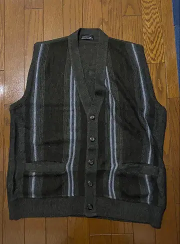 다크 브라운 스트라이프 베스트