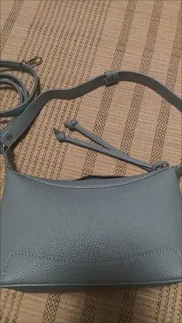 그레이 가죽 숄더백