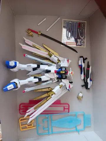 기동전사 건담 SEED 건담 프라모델 마이티 스트라이크 프리덤 정크