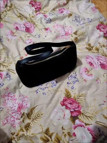 블랙 숄더백 합성 피혁