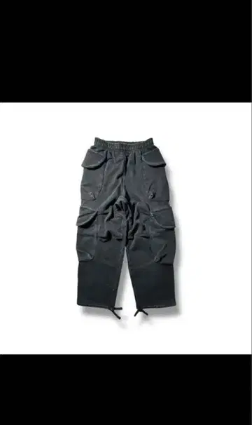 블랙 카고 팬츠 복수 포켓 부착