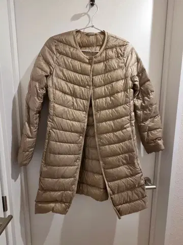 울트라 라이트 다운 컴팩트 코트 XS 사이즈 유니클로 베이지