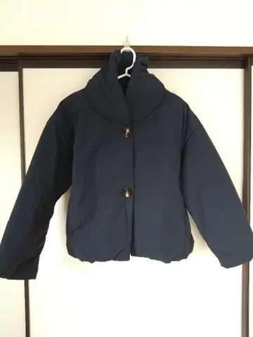 네이비 버튼 포함 충전솜 아우터