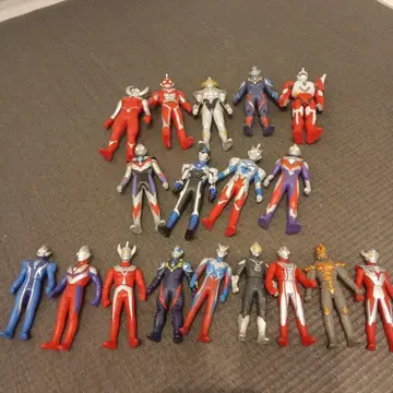 울트라맨 피규어 세트 18개