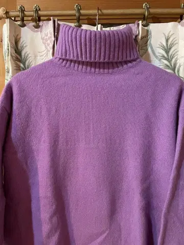 퍼플 터틀넥 긴팔 스웨터
