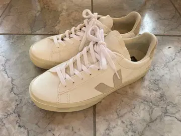 VEJA V-10 화이트 가죽 스니커즈 새상품급