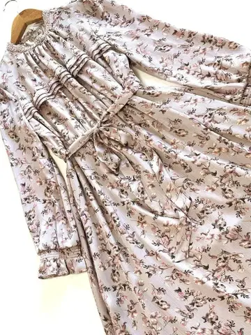 새상품 91,300엔 모라비토 스펠/플라워 프린트 새틴 양류 원피스