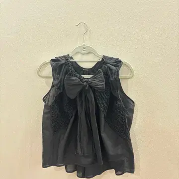 ZUCCA 블랙 슬리브리스 상의