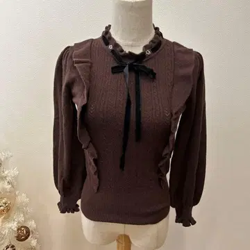 엑시즈팜 보타이 프릴 니트 브라운 계열 비쥬 모리걸