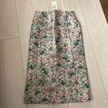 투모로우랜드 스커트