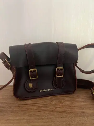 새상품급 Dr. Martens 숄더백