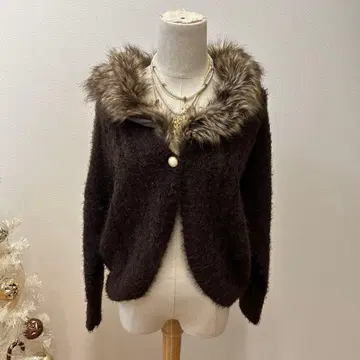 엑시즈팜 퍼 포함 페더 돌먼 가디건 브라운 모리걸