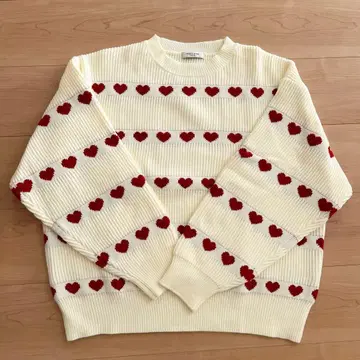 [ 시착만 한 상품, 컨디션 최상 ] 하트 무늬 니트 스웨터 아이보리