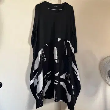 TRUBE 벌룬 원피스 블랙/화이트