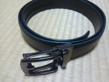 블랙 가죽 벨트 심플한 디자인