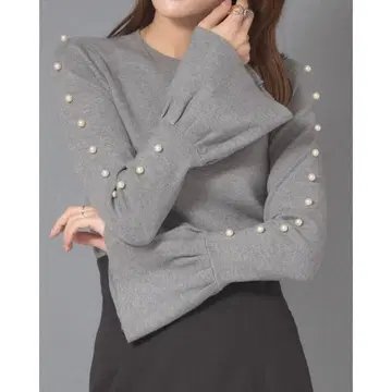 새상품 노스탤지어 펄소매 플레어 니트