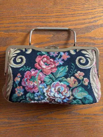 [ Petit Point ] 꽃무늬 핸드백 푸치포원