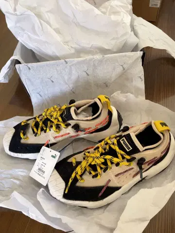 미사용 새상품 PUMA x emmi 프록시 스니커즈 푸마 에미