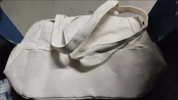 화이트 숄더백 심플