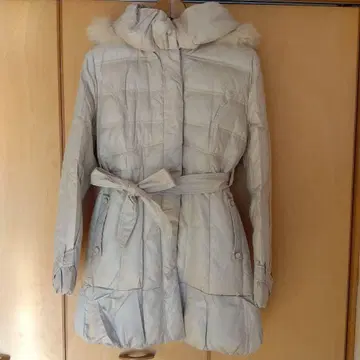 후드 부착 베이지 롱 코트