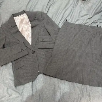 그레이 스트라이프 비즈니스 스커트 수트 3