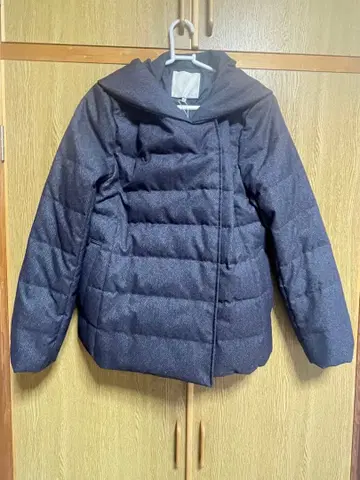 자유구 새상품급 다크 그레이 후드 부착 다운 자켓 40